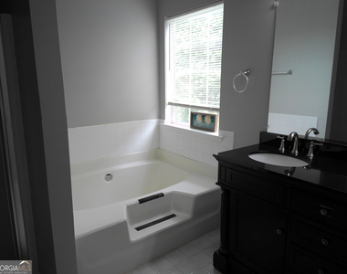 235 Vaness Drive - Photo Thumbnail 14