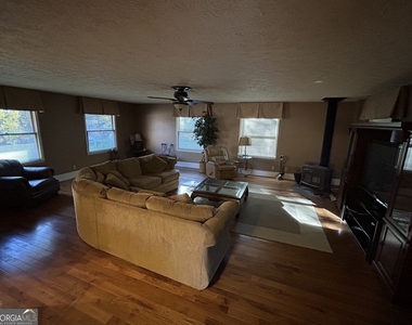 1595 Timothy Road - Photo Thumbnail 5