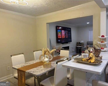 3045 Shadow Walk Lane - Photo Thumbnail 10