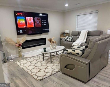 3045 Shadow Walk Lane - Photo Thumbnail 4