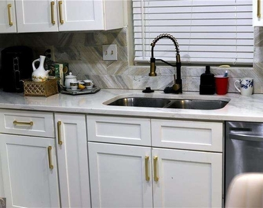 3045 Shadow Walk Lane - Photo Thumbnail 6