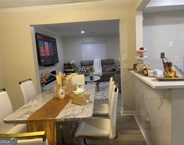 3045 Shadow Walk Lane - Photo Thumbnail 8