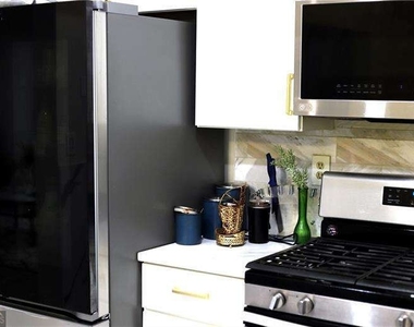 3045 Shadow Walk Lane - Photo Thumbnail 11