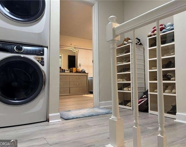 3045 Shadow Walk Lane - Photo Thumbnail 14