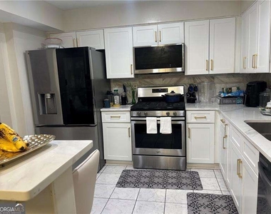 3045 Shadow Walk Lane - Photo Thumbnail 5