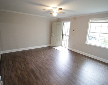 260 Elm Street Nw - Photo Thumbnail 3