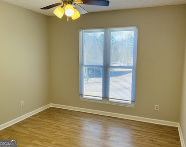 5612 Feldwood Road - Photo Thumbnail 13