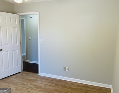 5612 Feldwood Road - Photo Thumbnail 16
