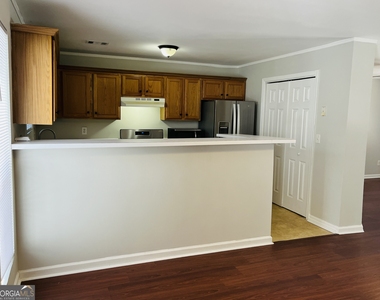 5612 Feldwood Road - Photo Thumbnail 9