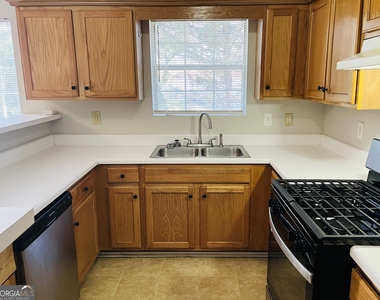 5612 Feldwood Road - Photo Thumbnail 11