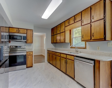 180 Fairfield Circle - Photo Thumbnail 16