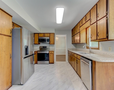 180 Fairfield Circle - Photo Thumbnail 17