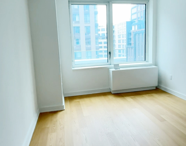43-25 Hunter Street - Photo Thumbnail 3