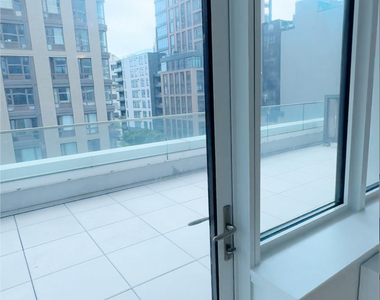 43-25 Hunter Street - Photo Thumbnail 1