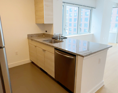 43-25 Hunter Street - Photo Thumbnail 2