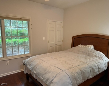 620 Turlington Ct - Photo Thumbnail 12