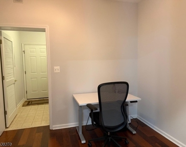 620 Turlington Ct - Photo Thumbnail 6