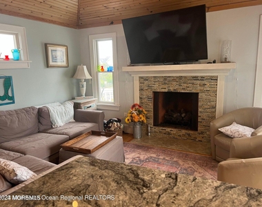 106 Mathis Place - Photo Thumbnail 11