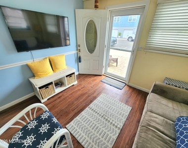 407 Grand Central Avenue - Photo Thumbnail 3