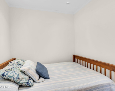 407 Grand Central Avenue - Photo Thumbnail 7