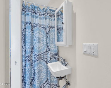 407 Grand Central Avenue - Photo Thumbnail 11