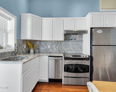 407 Grand Central Avenue - Photo Thumbnail 9