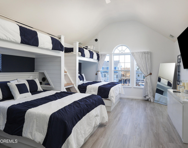 11 Peaksail Drive - Photo Thumbnail 9