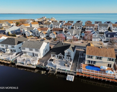 11 Peaksail Drive - Photo Thumbnail 23