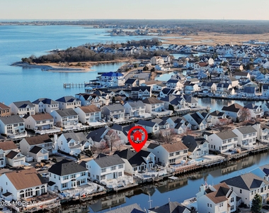 11 Peaksail Drive - Photo Thumbnail 1