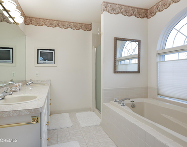 11 Peaksail Drive - Photo Thumbnail 16