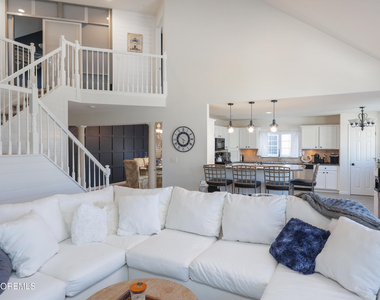 11 Peaksail Drive - Photo Thumbnail 5