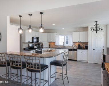 11 Peaksail Drive - Photo Thumbnail 8