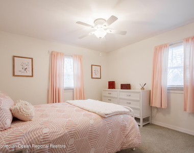 40 Rumson Road - Photo Thumbnail 15