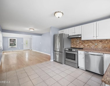 804 Nutswamp Road - Photo Thumbnail 10
