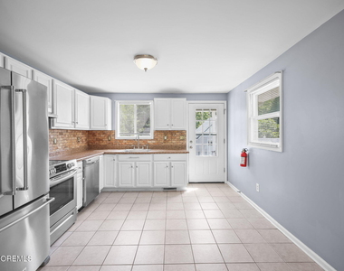 804 Nutswamp Road - Photo Thumbnail 12