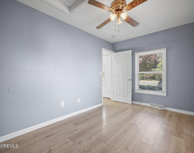 804 Nutswamp Road - Photo Thumbnail 16