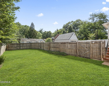 804 Nutswamp Road - Photo Thumbnail 3