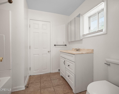 804 Nutswamp Road - Photo Thumbnail 20