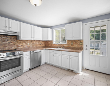 804 Nutswamp Road - Photo Thumbnail 13