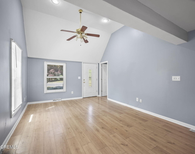 804 Nutswamp Road - Photo Thumbnail 9