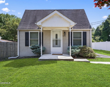 804 Nutswamp Road - Photo Thumbnail 1
