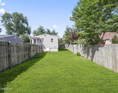 804 Nutswamp Road - Photo Thumbnail 5