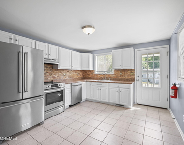 804 Nutswamp Road - Photo Thumbnail 11