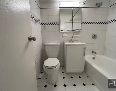 East 63 Street - Photo Thumbnail 6