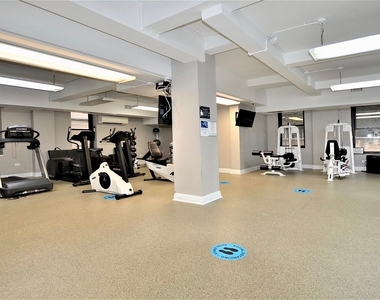 East 56 Street - Photo Thumbnail 5