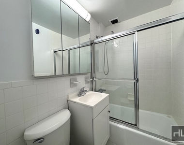 East 76 Street - Photo Thumbnail 1