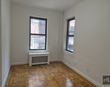 East 88 Street - Photo Thumbnail 7