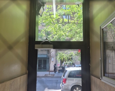 East 88 Street - Photo Thumbnail 5