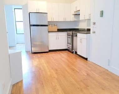East 87 Street - Photo Thumbnail 3