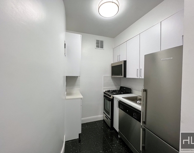 East 74 Street - Photo Thumbnail 4